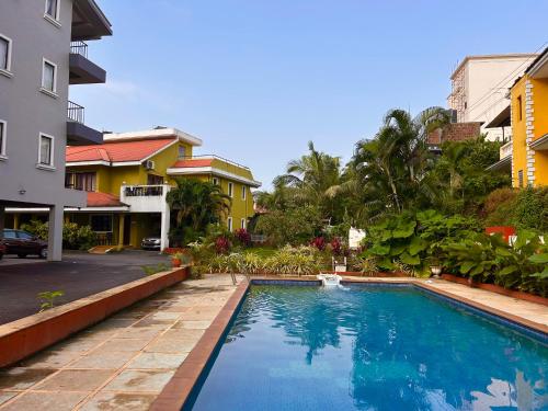 Bazén v ubytování Marvella 3BHK Luxury Villa with Shared Pool nebo v jeho okolí