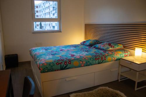 Postel nebo postele na pokoji v ubytování Joli appartement en RDC dans une maison neuve