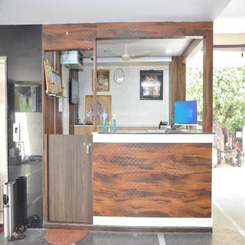 a bar with a wooden door in a room at Hotel Sri Hasmitha in Vijayawāda
