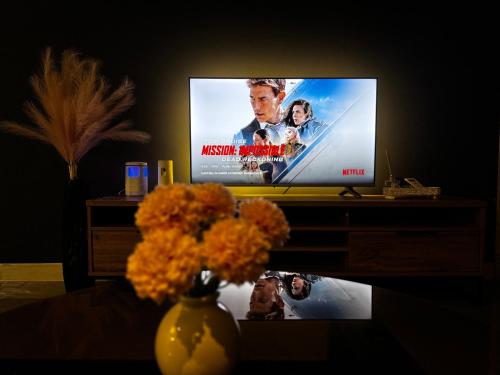 Μια τηλεόραση ή/και κέντρο ψυχαγωγίας στο Jacuzzi Million Dollar View-Malacca 5pax New