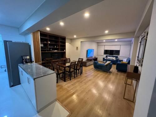 Кухня или мини-кухня в Room with 2 beds - Shared Apartment
