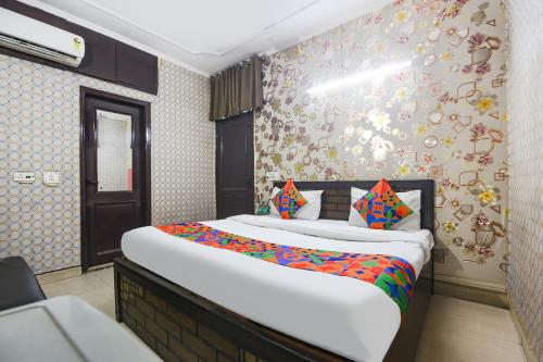 Ένα ή περισσότερα κρεβάτια σε δωμάτιο στο FabHotel Kalka Residency