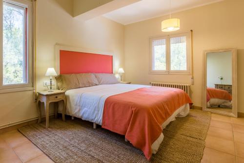 a bedroom with a large bed with a red headboard at Casa de las Vistas in Palma de Mallorca