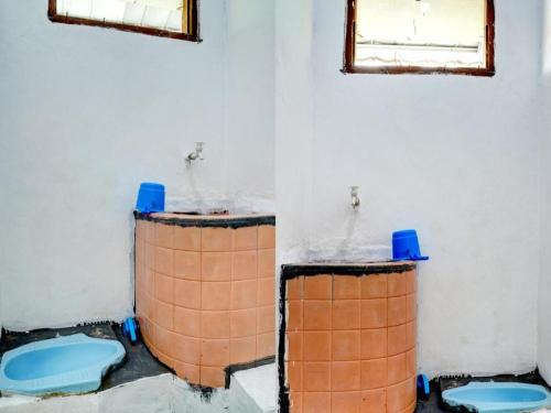 Ένα μπάνιο στο Hotel O Home Stay Syariah Aom Kusman