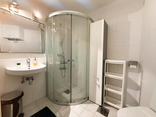 Et badeværelse på Panoramic Sea View - 12th floor