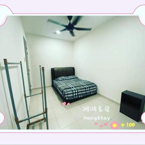 Ένα ή περισσότερα κρεβάτια σε δωμάτιο στο HongStay SUNGAI BESAR