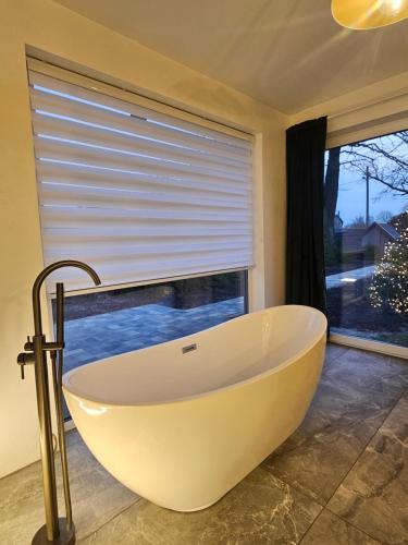 Phòng tắm tại AMRAI Magnetic