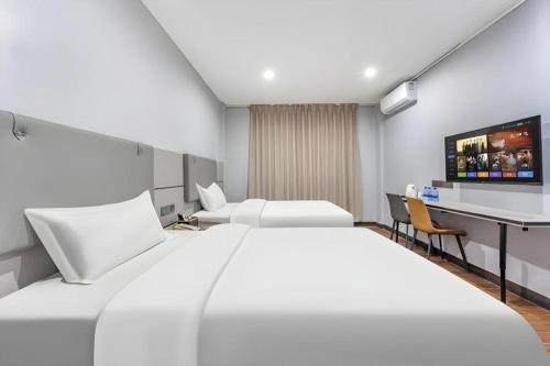 Postel nebo postele na pokoji v ubytování shenzhen kaixin Hotel
