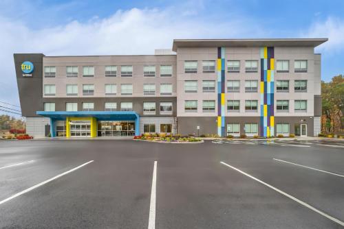 an empty parking lot in front of a hospital at Tru By Hilton Brockton in Brockton