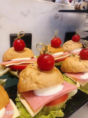 Jídlo v hotelu nebo okolí