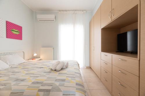 C5 3rd floor balcony view 1bdr flat 850m Metro Evangelismos 150m EKPA University Campus 100m Bus Stop to Acropolis