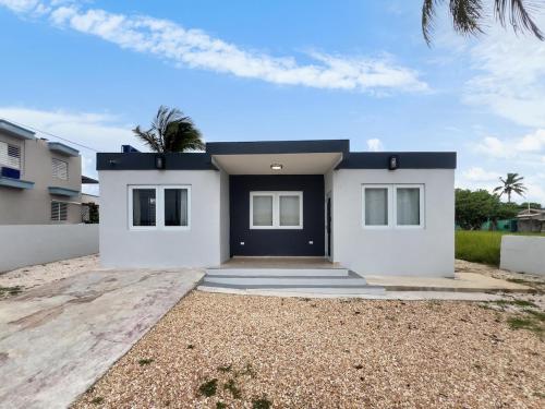 Ảnh trong thư viện ảnh của La Cueva Apt 1 Boho Oceanfront Escape in Arecibo ở Arecibo