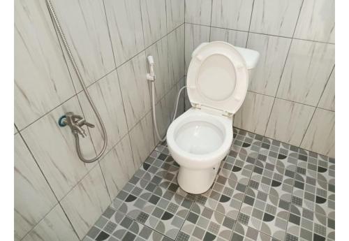 Koupelna v ubytování OYO 95063 Afifah Syariah Guest House Manado