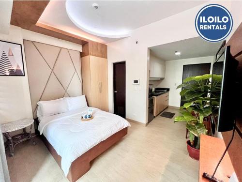 Een bed of bedden in een kamer bij Relax Stay at One Madison Tower