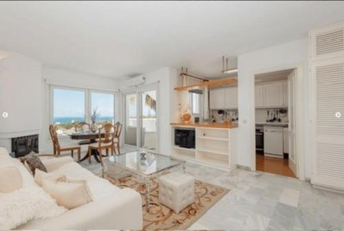 Penthouse Marbella, Panoramic Sea Views, Terrace, Pool & Parking