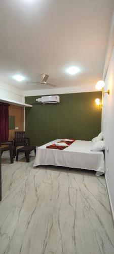 Ένα ή περισσότερα κρεβάτια σε δωμάτιο στο Sai Homestay