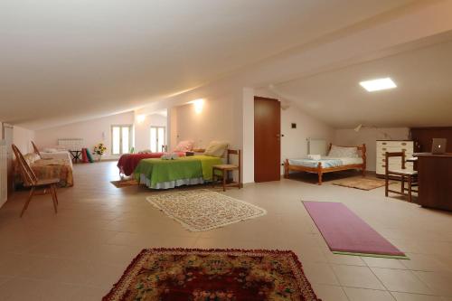 Ένα ή περισσότερα κρεβάτια σε δωμάτιο στο Luxurious Mountain Villa with Pool in Fairytale-like Puglia