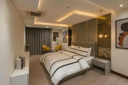 Postel nebo postele na pokoji v ubytování Montressa Executive Stay - Gold Crest Mall Phase 4 Lahore