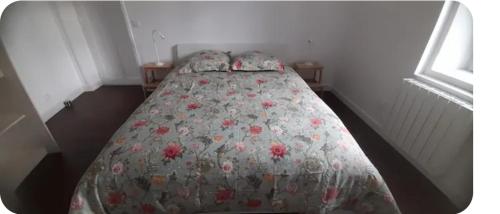 Ένα ή περισσότερα κρεβάτια σε δωμάτιο στο centre ville 300m de la mer