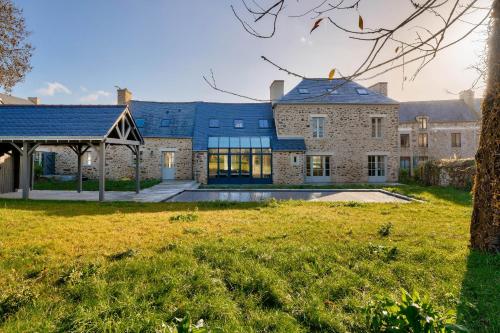 Maison pour 12 avec grand jardin et piscine