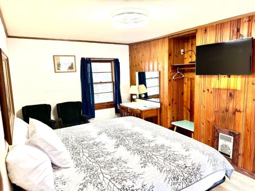 Μια τηλεόραση ή/και κέντρο ψυχαγωγίας στο Parkview Lodge & Cabins