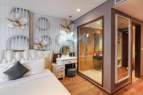 Ένα μπάνιο στο Apec Mandala Apartment Sunrise & Sea View