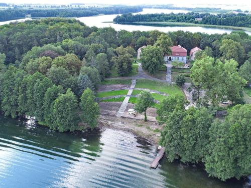 GREEN ISLAND