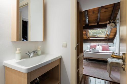 Calm and bright apartment, center La Latina D.ALB