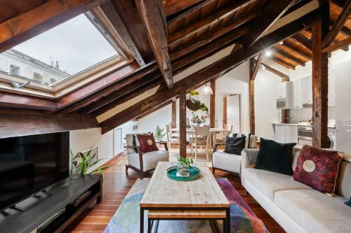 Calm and bright apartment, center La Latina D.ALB