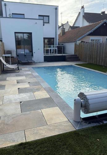 Swimmingpoolen hos eller tæt på Cozy M&O House