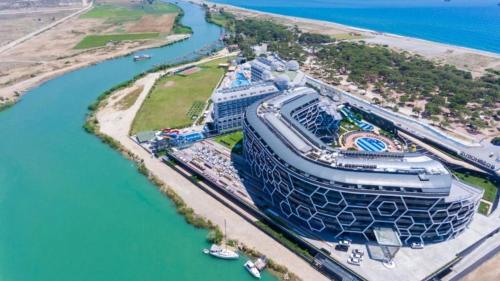 Peisaj natural din apropierea acestui hotel