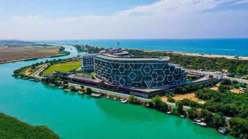 Peisaj natural din apropierea acestui hotel