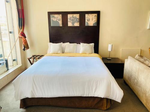 En eller flere senge i et værelse på Mapungubwe hotel cozy stay