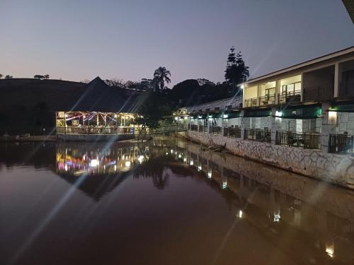Udsigt til en flod der løber i nærheden af bed and breakfast-stedet