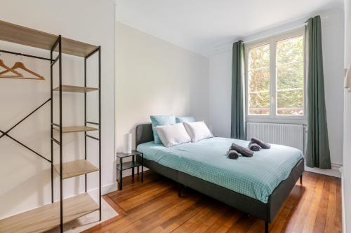 En eller flere senge i et værelse på T3 rénové entre Versailles SQY