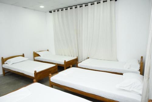 Ένα ή περισσότερα κρεβάτια σε δωμάτιο στο Colombo Mount Hostel