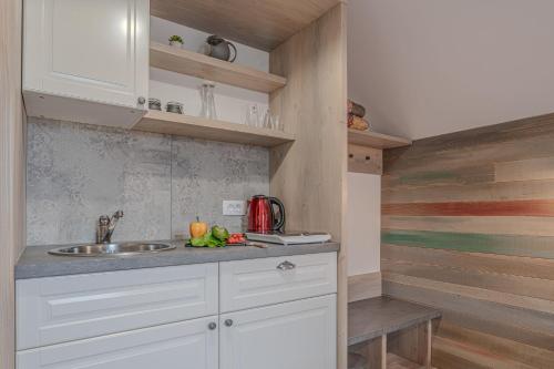 Η κουζίνα ή μικρή κουζίνα στο Lukec Estate