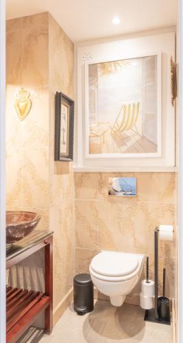 a bathroom with a toilet and a sink at Le Sommet du Large - Terrasse - Vue Mer - Parking Privé in Trouville-sur-Mer
