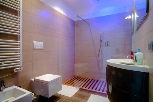 Et badeværelse på Elisabeth Waterfront Apartment