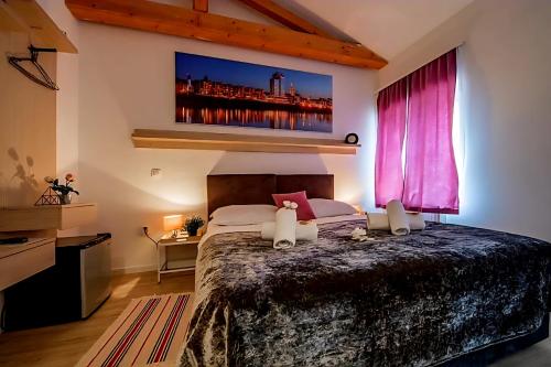 Ένα ή περισσότερα κρεβάτια σε δωμάτιο στο Hostel Osijek