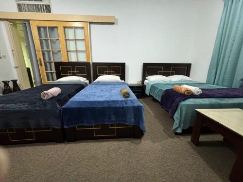 Imagen de la galería de Private Room - Shared Bathroom, No Parking, en Abu Dabi