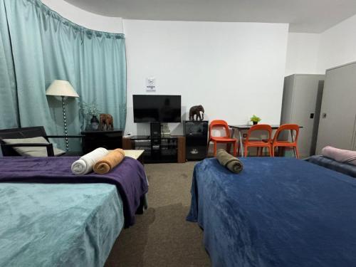 Imagen de la galería de Private Room - Shared Bathroom, No Parking, en Abu Dabi