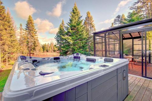 a hot tub in the backyard of a house at Spa - Waterfront - Le Nordika in Valcartier Station