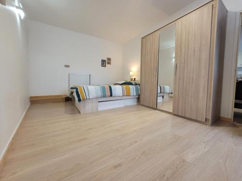 a bedroom with a bed and a large mirror at Appartement entier au rez- de- chaussée 