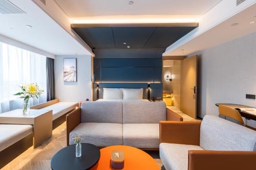 Ένα ή περισσότερα κρεβάτια σε δωμάτιο στο Atour Hotel Wuhan Wuchang Zhongnan Road