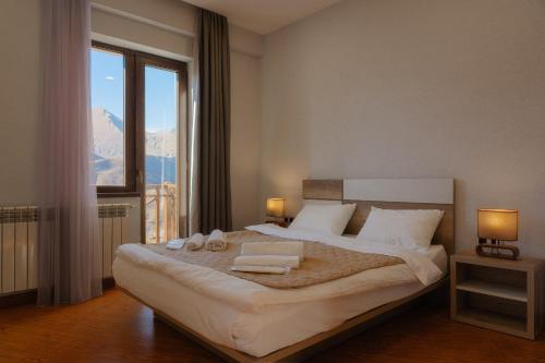 Ένα ή περισσότερα κρεβάτια σε δωμάτιο στο Ereto Hotel by SnowTime