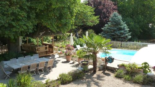 La alberca dentro o cerca de Clos de Pontpierre