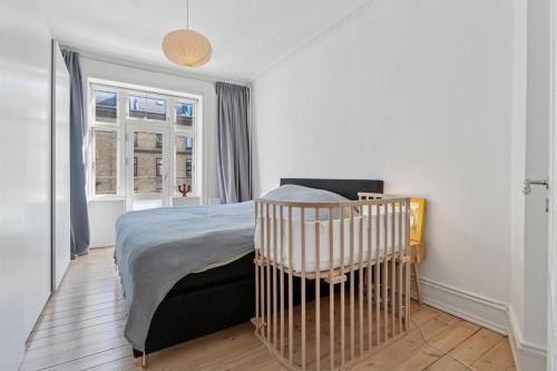 En eller flere senge i et værelse på Charming Luxury Flat Nørrebro I Super Rare Find