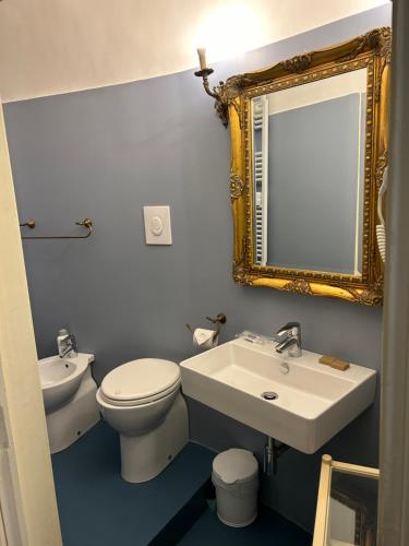 Koupelna v ubytování Carafa di Maddaloni Residenza di Charme