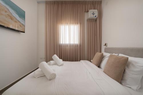 Postel nebo postele na pokoji v ubytování DreamyRent Aqua Sol Eilat